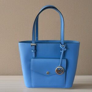 Michael Kors Jet Set Medium Pocket Tote